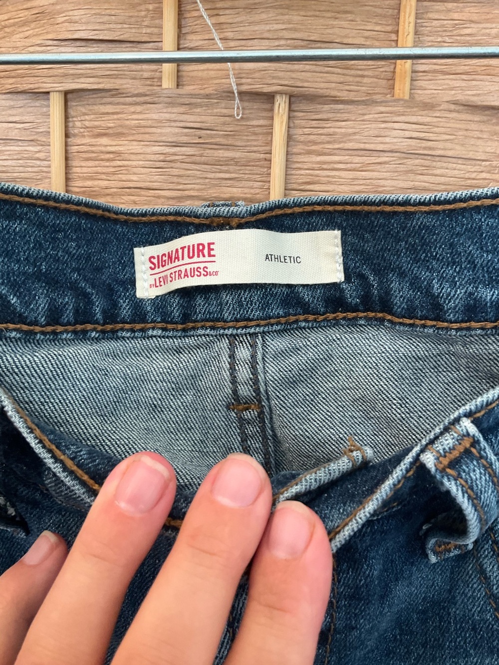 Levi Athletic Cropped Jeans - Picture 4 of 10